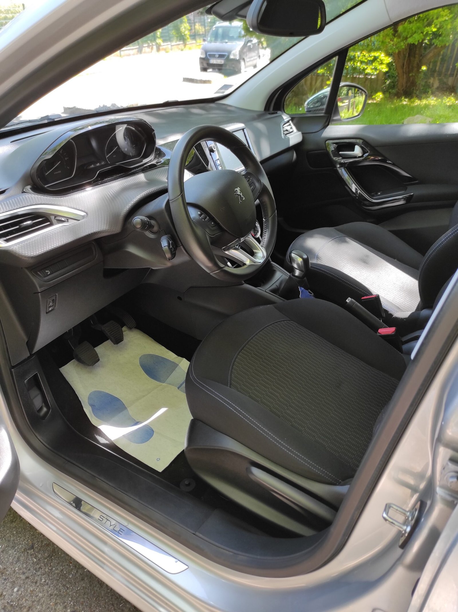 Peugeot 208 2018 1.2 PURETECH 82CH BVM5 STYLE