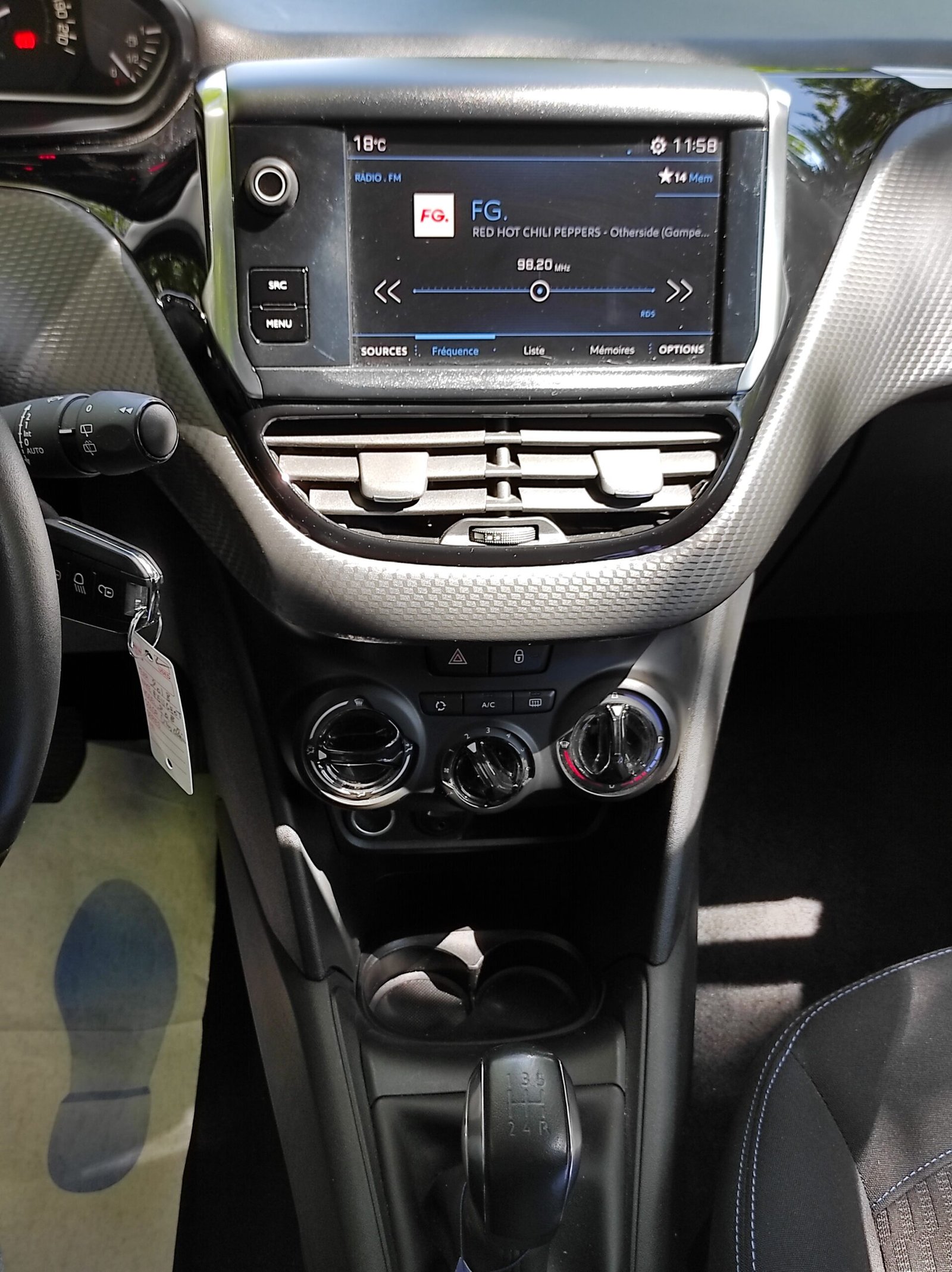 Peugeot 208 2018 1.2 PURETECH 82CH BVM5 STYLE