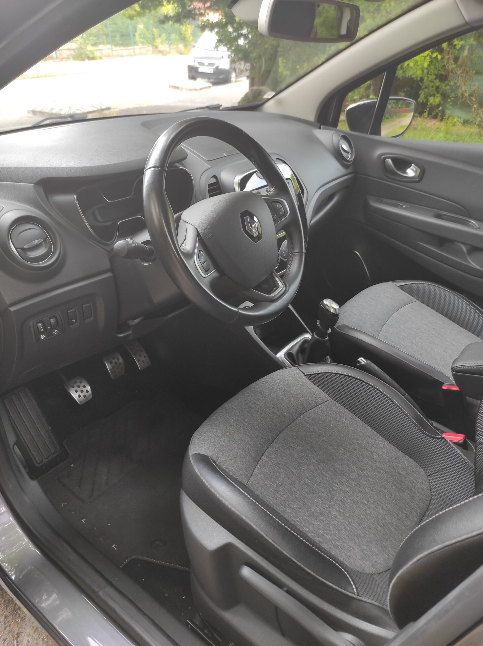 RENAULT CAPTUR 2018 (2) 1.2 TCE 120 ENERGY INTENS