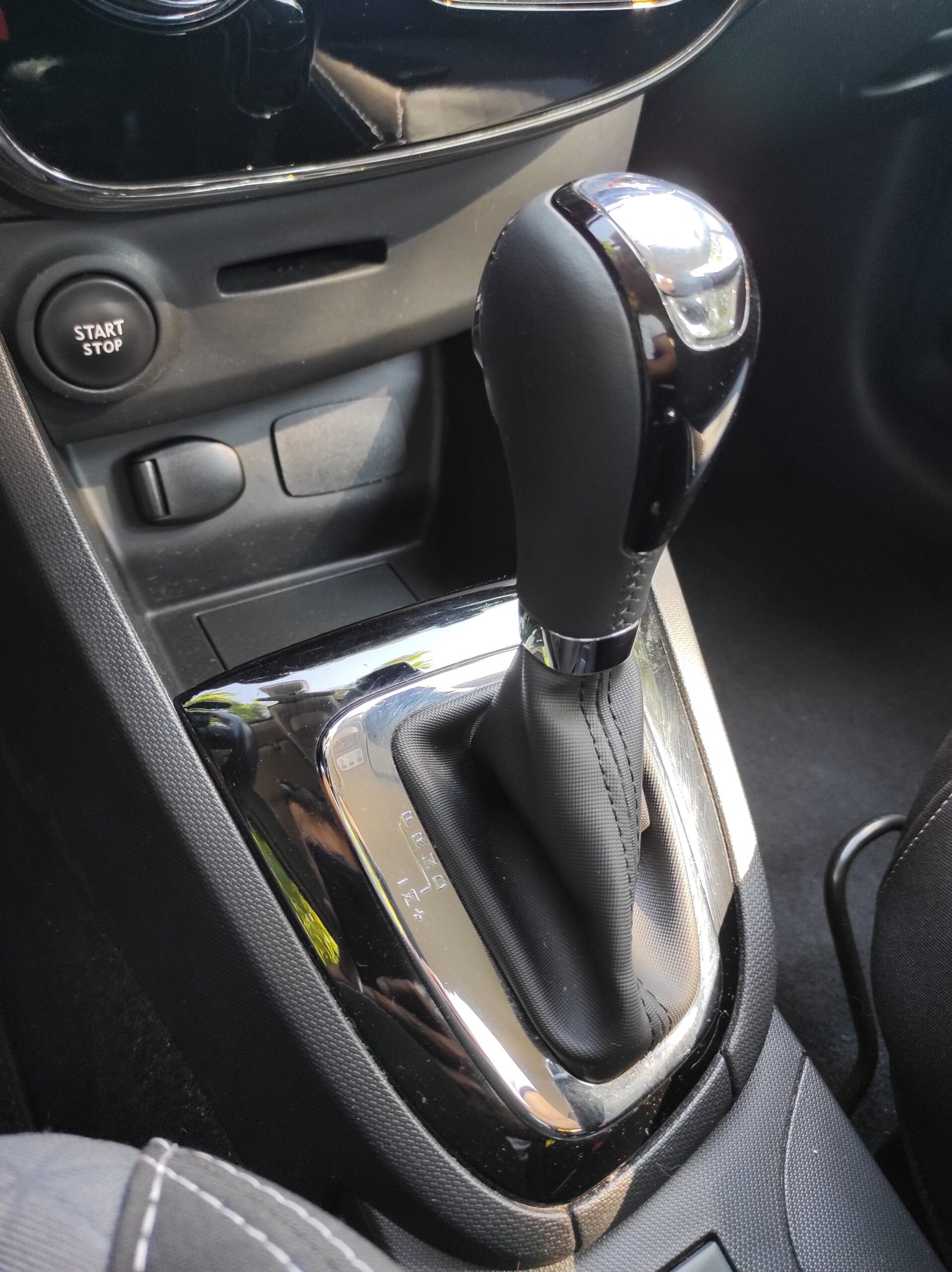 RENAULT CLIO IV 2014 1.2 TCE 120 INTENS EDC ECO2