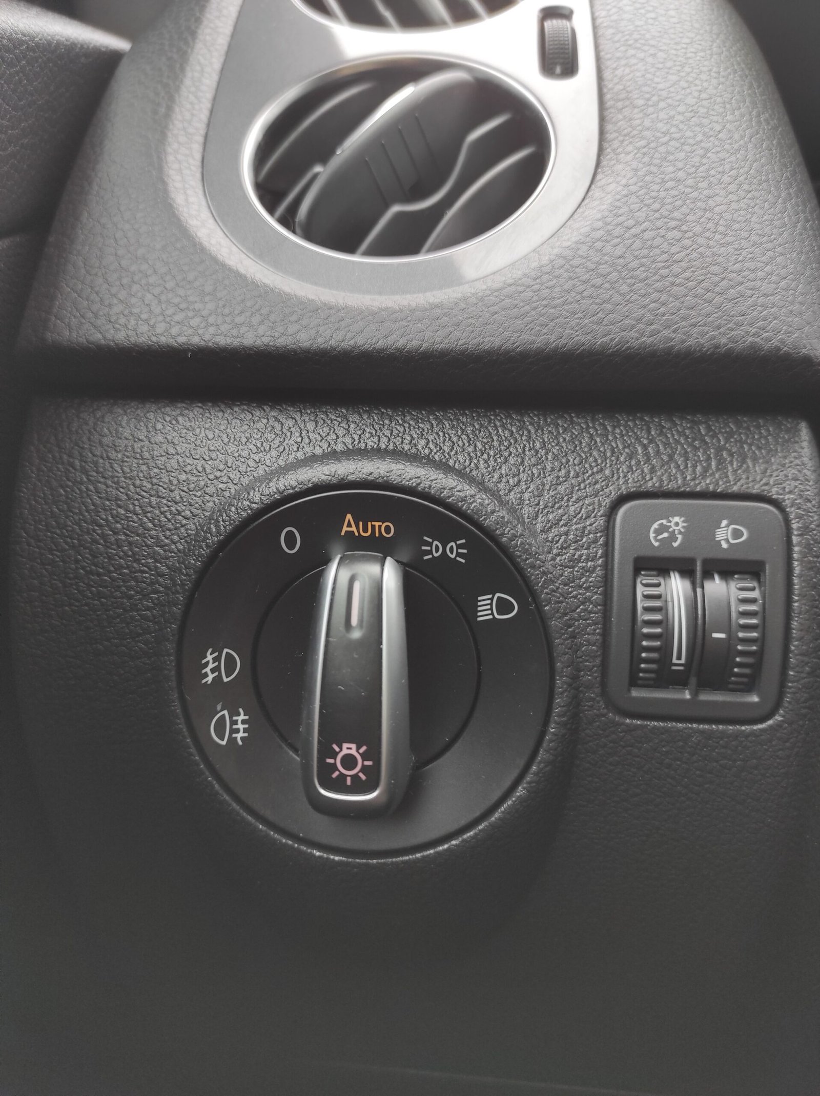 Volkswagen Tiguan 2.0 TDI 140ch BlueMotion Technology Sportline - Automatix Motors - Voiture Occasion - Achat Voiture - Vente Voiture - Reprise Voiture