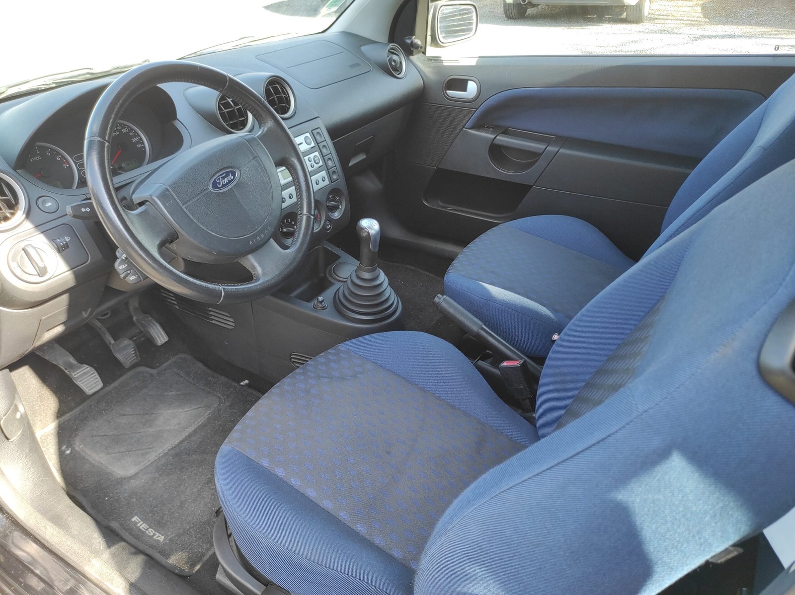 Ford Fiesta 2004 1.3 Ambiente - Automatix Motors - Voiture Occasion - Achat Voiture - Vente Voiture - Reprise Voiture