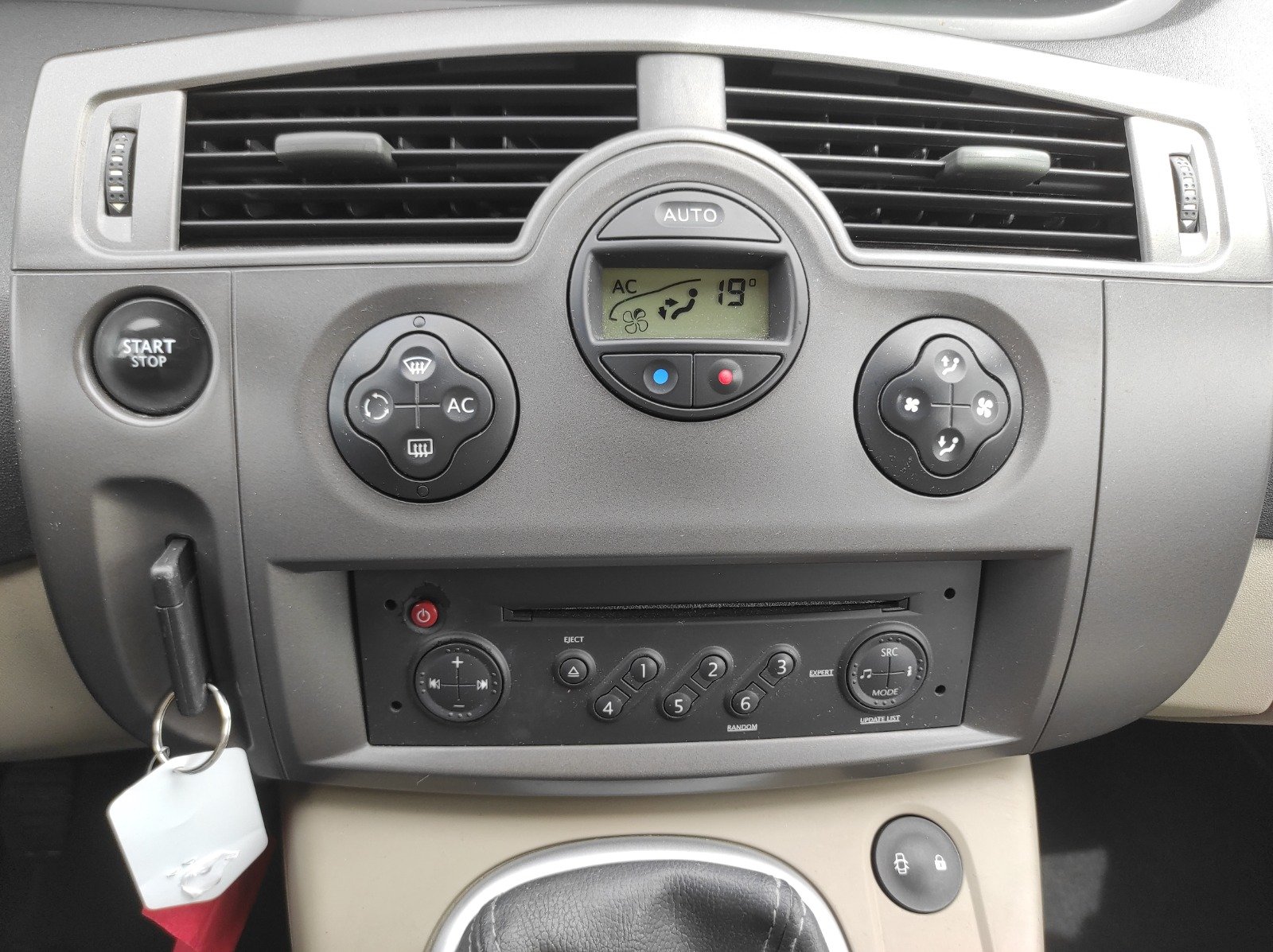 Renault Scenic II Phase 2 2007 1.6 110CH Latitude - Automatix Motors - Voiture Occasion - Achat Voiture - Vente Voiture - Reprise Voiture