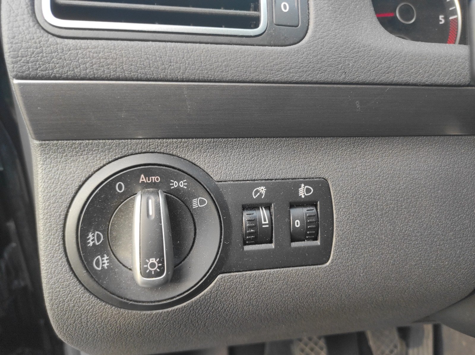 Volkswagen Touran II 2011 1.6 TDI 105ch FAP Confortline - Automatix Motors - Voiture Occasion - Achat Voiture - Vente Voiture - Reprise Voiture