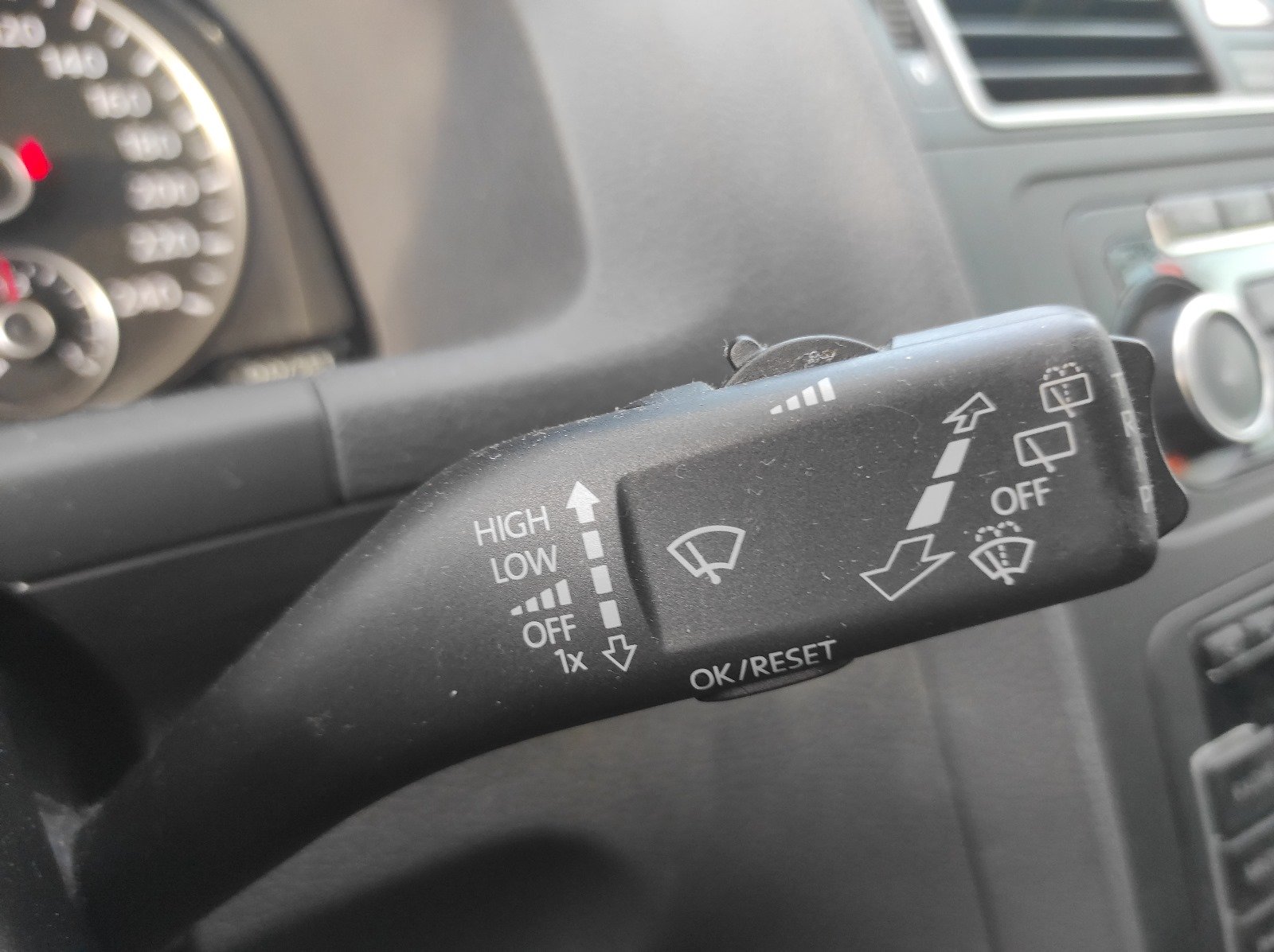 Volkswagen Touran II 2011 1.6 TDI 105ch FAP Confortline - Automatix Motors - Voiture Occasion - Achat Voiture - Vente Voiture - Reprise Voiture