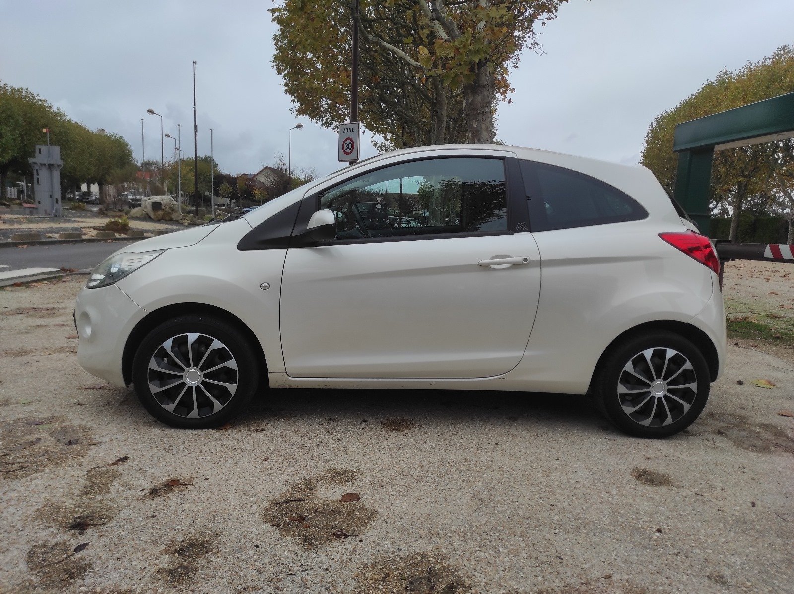 Ford Ka 2012 Titanium 1.2 69ch S&S - Automatix Motors - Voiture Occasion - Achat Voiture - Vente Voiture - Reprise Voiture