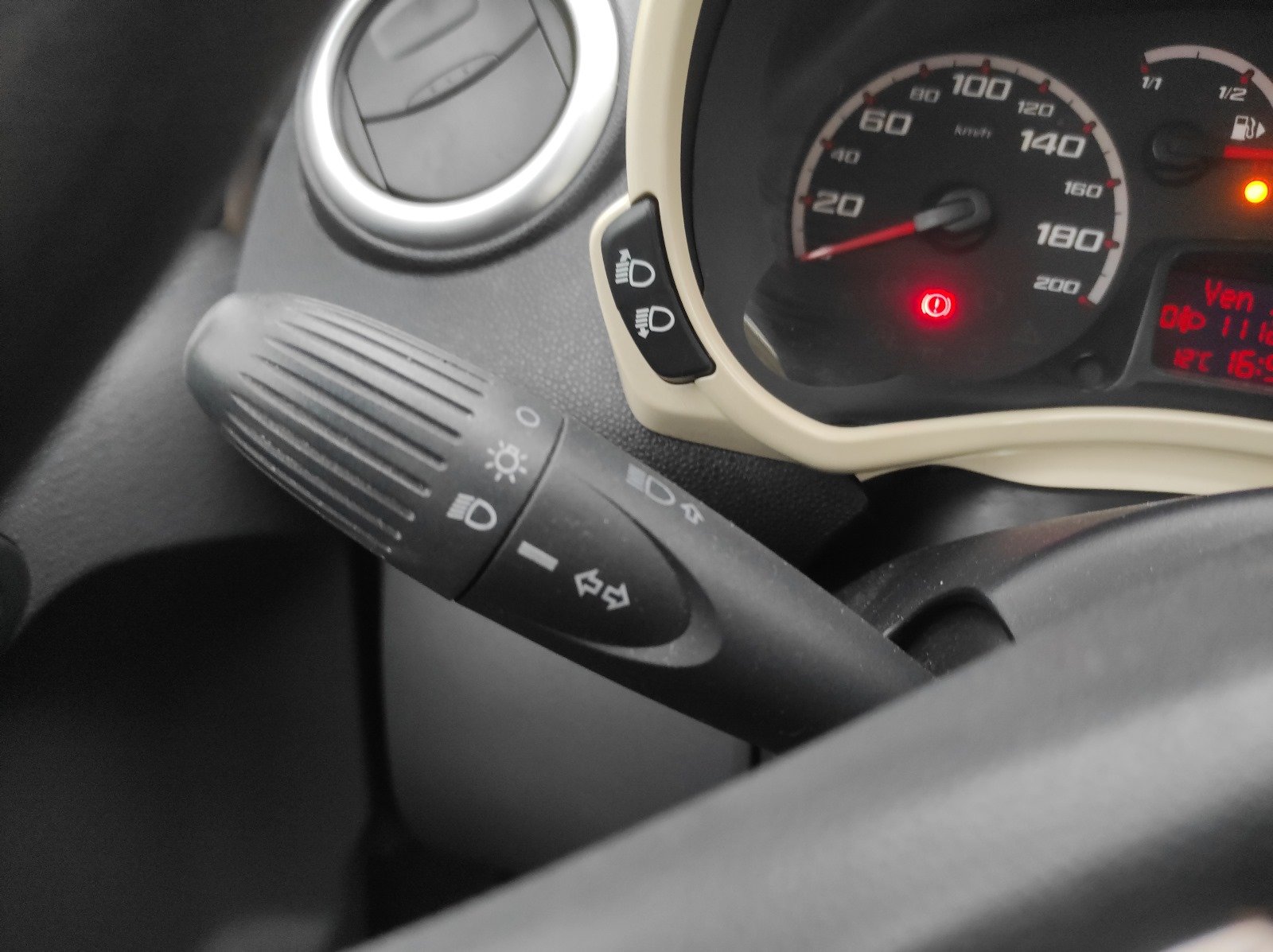 Ford Ka 2012 Titanium 1.2 69ch S&S - Automatix Motors - Voiture Occasion - Achat Voiture - Vente Voiture - Reprise Voiture