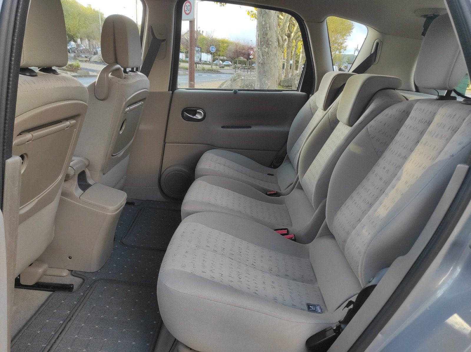 Renault Scenic II Confort Expression 1.5 dCi 100 ch - Automatix Motors - Voiture Occasion - Achat Voiture - Vente Voiture - Reprise Voiture