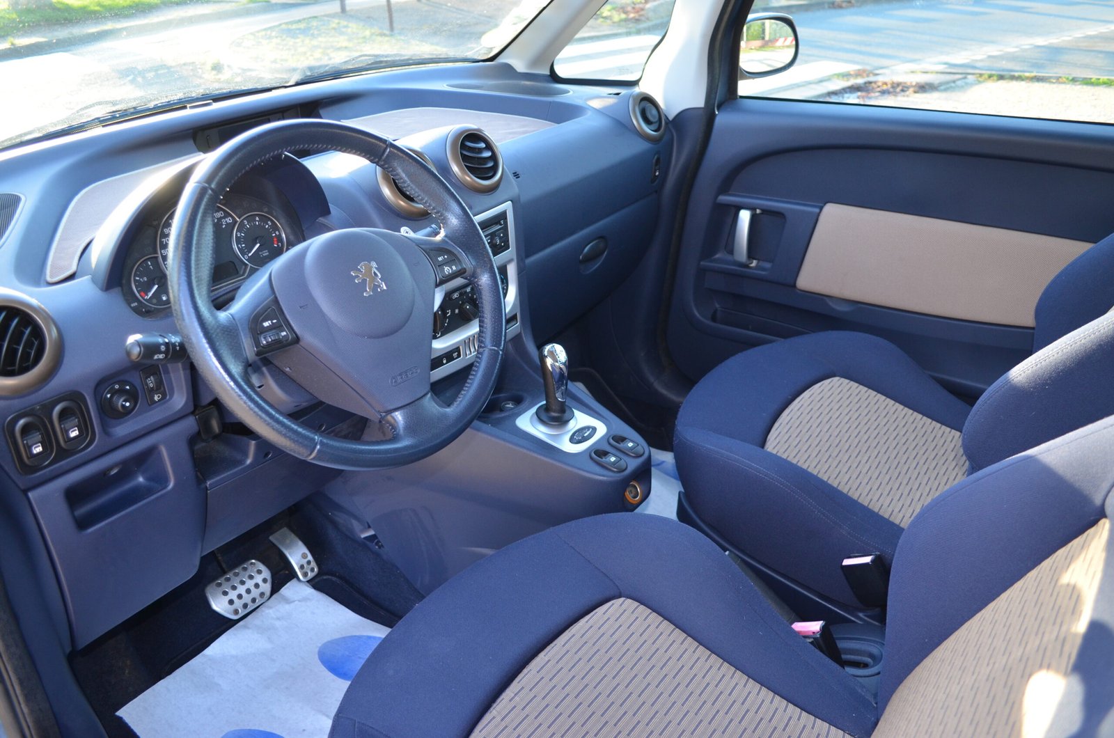 Peugeot 1007 2007 1.4 Sporty 2-Tronic 75ch - Automatix Motors - Voiture Occasion - Achat Voiture - Vente Voiture - Reprise Voiture