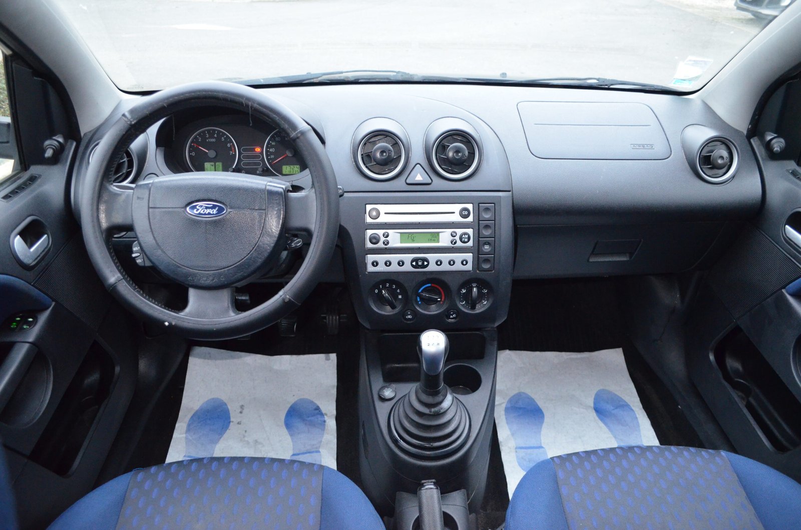 Ford Fiesta IV 2005 1.3 70ch Senso 5P - Automatix Motors - Voiture Occasion - Achat Voiture - Vente Voiture - Reprise Voiture