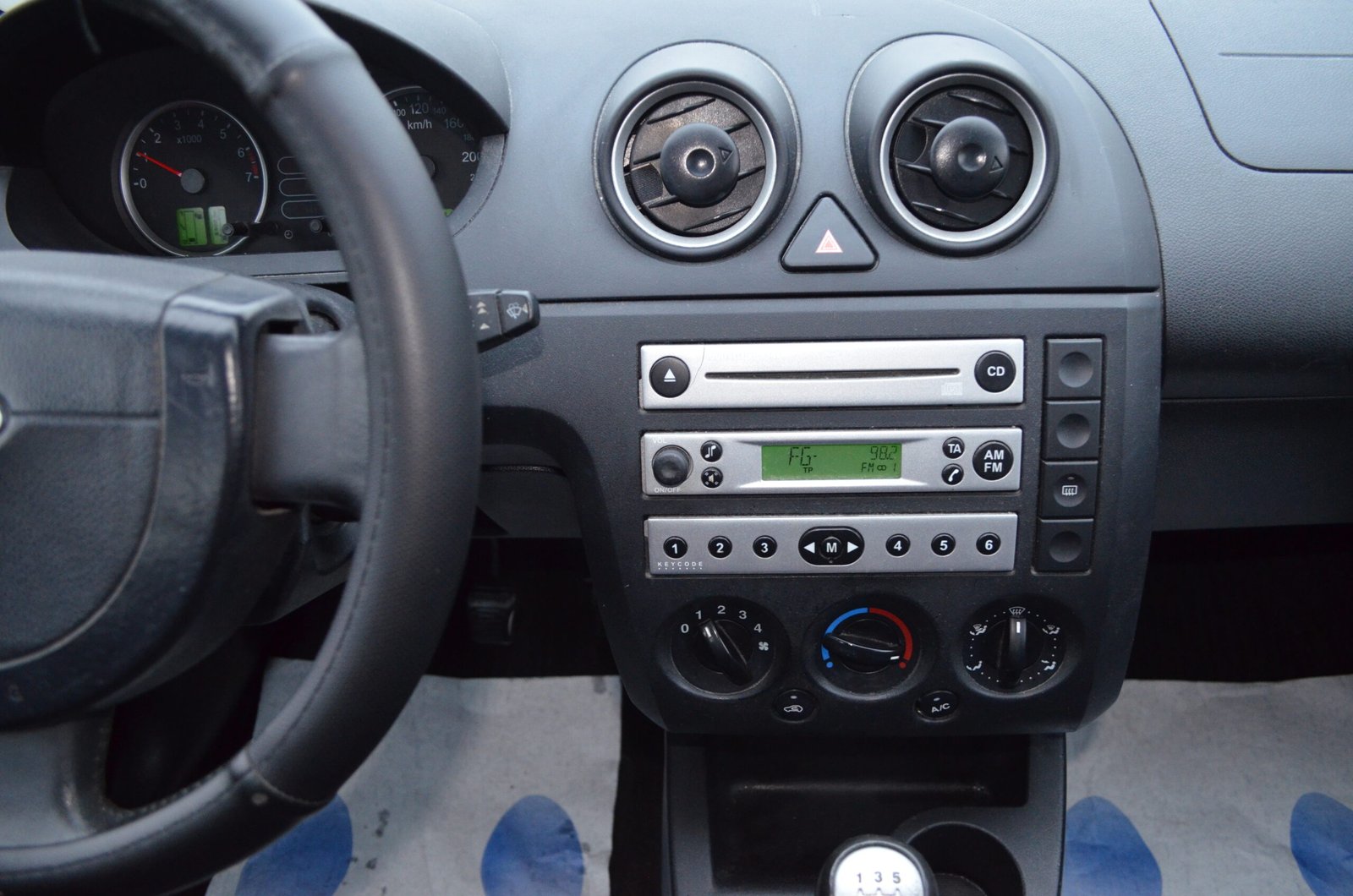 Ford Fiesta IV 2005 1.3 70ch Senso 5P - Automatix Motors - Voiture Occasion - Achat Voiture - Vente Voiture - Reprise Voiture