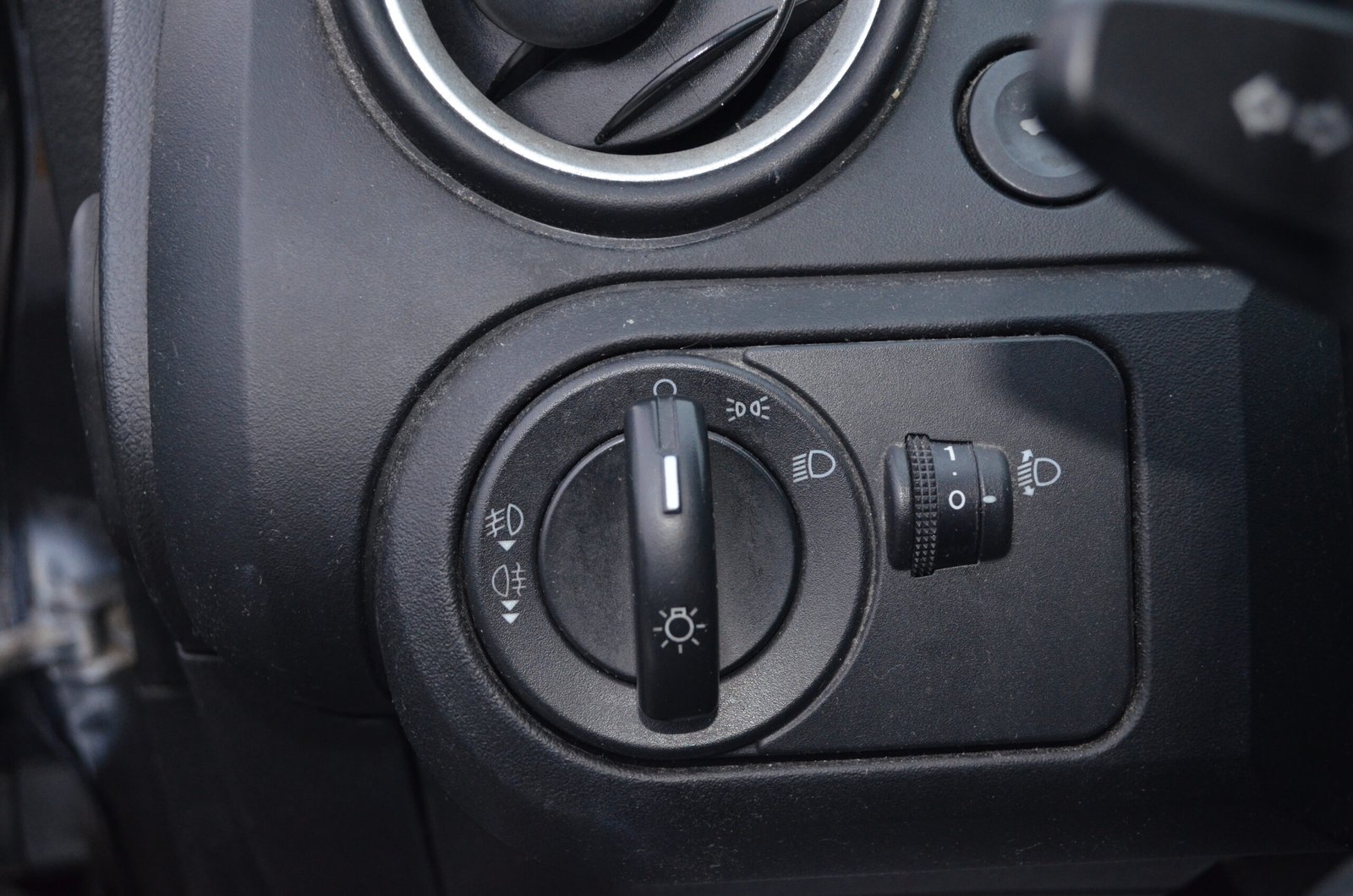 Ford Fiesta IV 2005 1.3 70ch Senso 5P - Automatix Motors - Voiture Occasion - Achat Voiture - Vente Voiture - Reprise Voiture