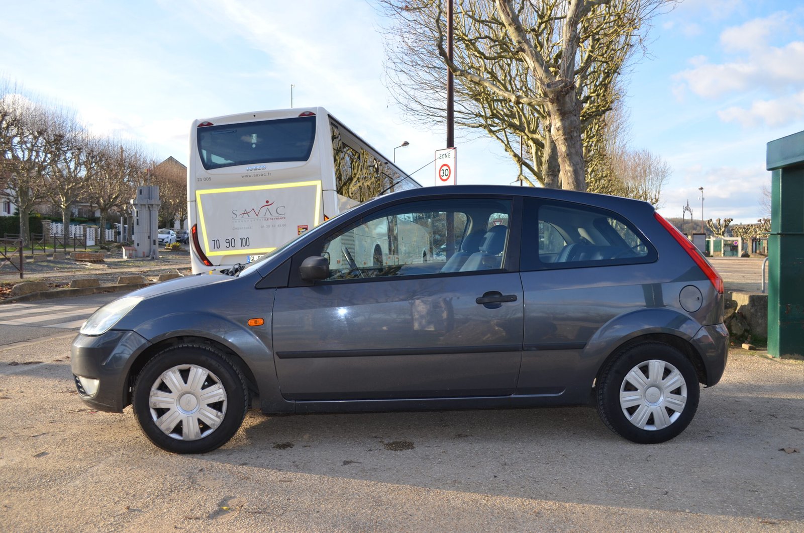 Ford Fiesta IV 2004 1.3 70ch Senso 3P - Automatix Motors - Voiture Occasion - Achat Voiture - Vente Voiture - Reprise Voiture