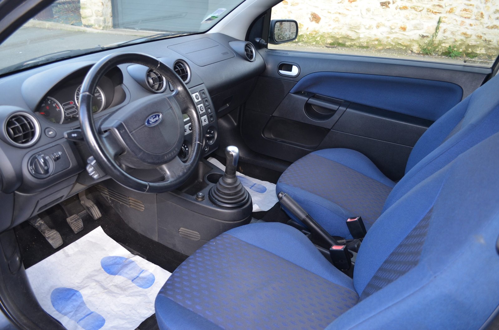 Ford Fiesta IV 2004 1.3 70ch Senso 3P - Automatix Motors - Voiture Occasion - Achat Voiture - Vente Voiture - Reprise Voiture