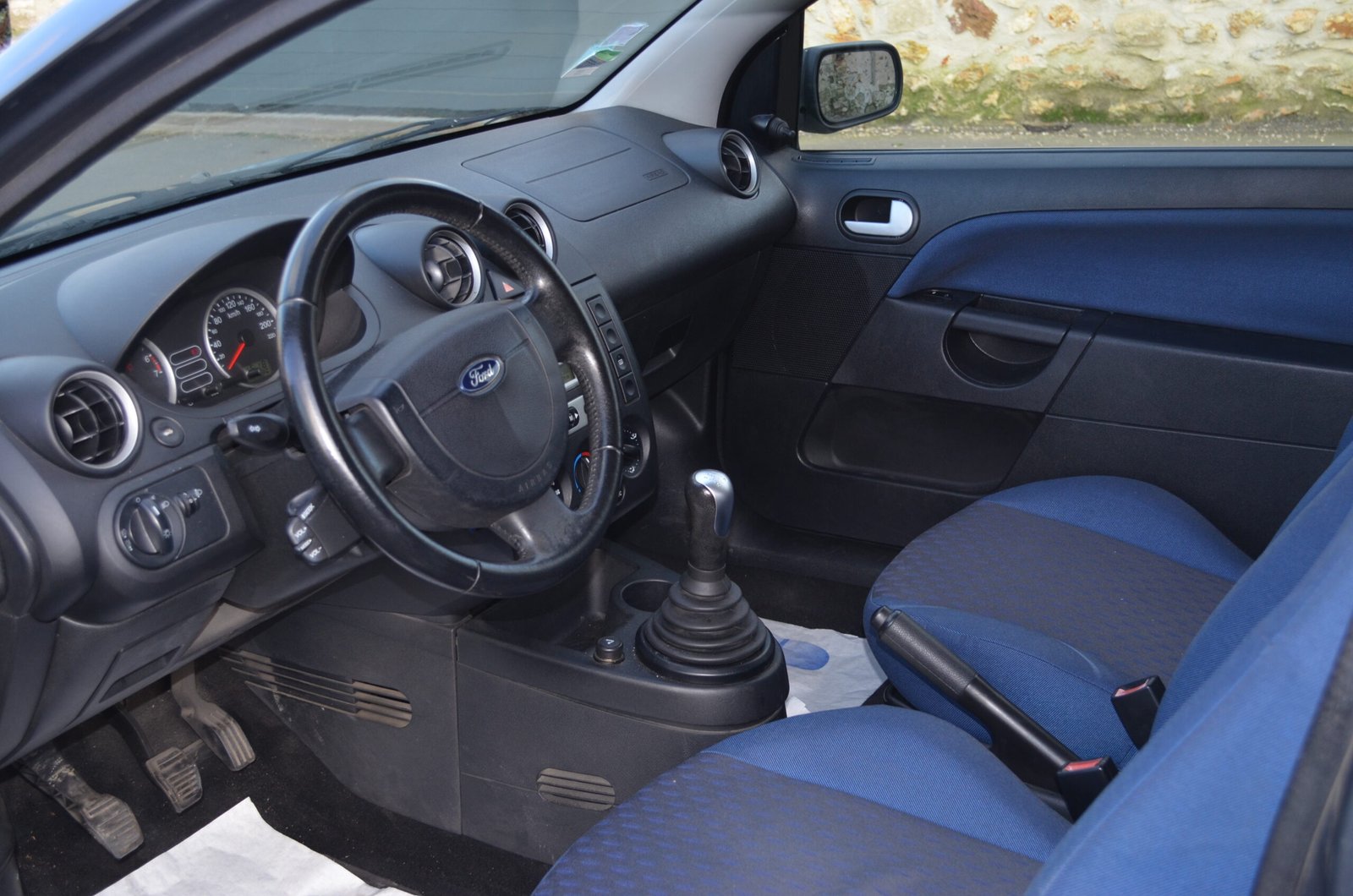 Ford Fiesta IV 2004 1.3 70ch Senso 3P - Automatix Motors - Voiture Occasion - Achat Voiture - Vente Voiture - Reprise Voiture