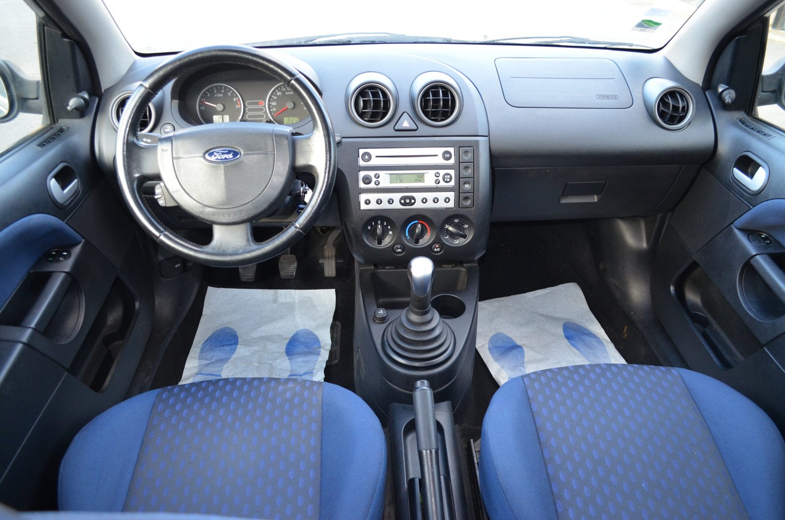 Ford Fiesta IV 2004 1.3 70ch Senso 3P - Automatix Motors - Voiture Occasion - Achat Voiture - Vente Voiture - Reprise Voiture