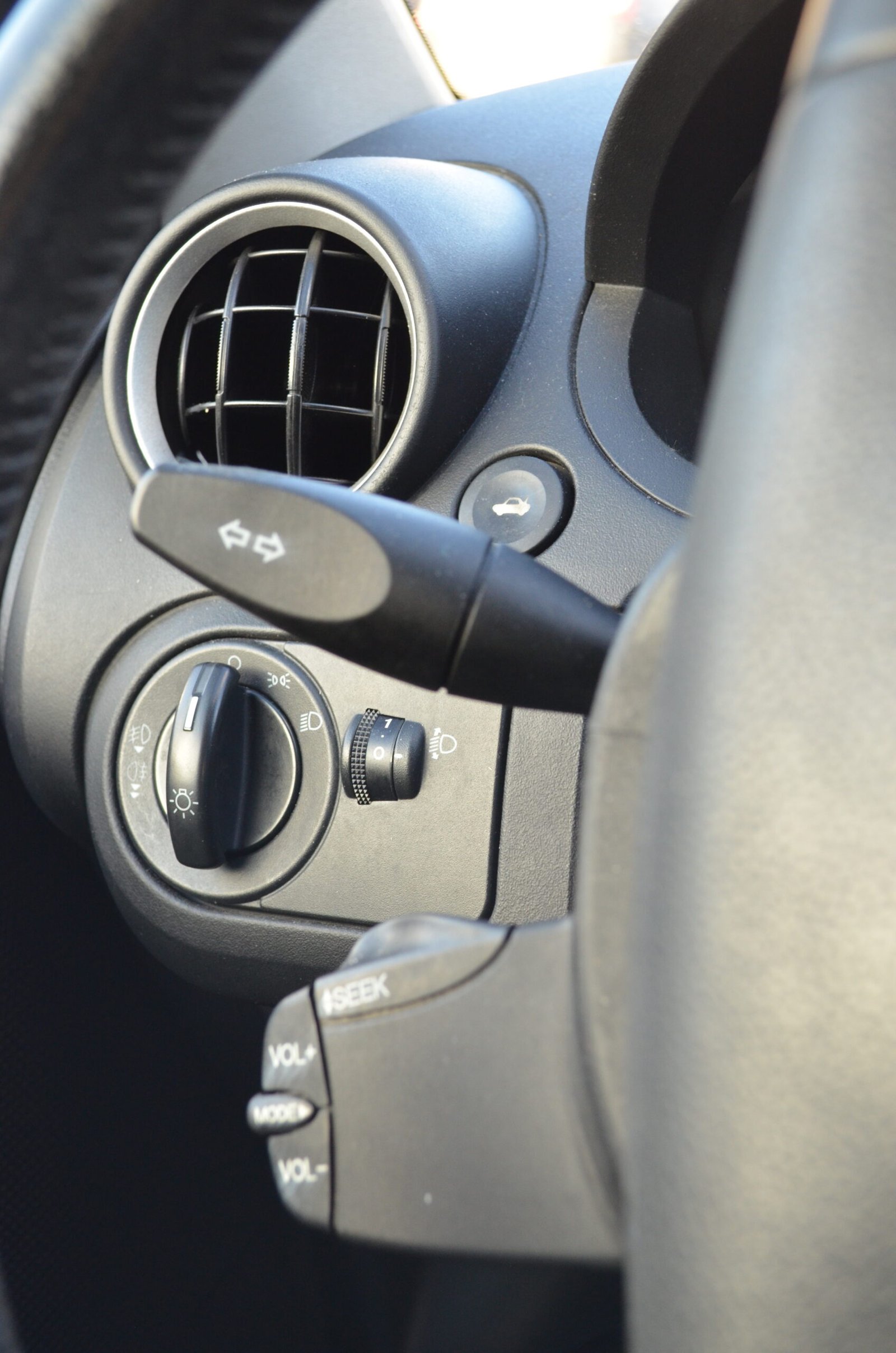 Ford Fiesta IV 2004 1.3 70ch Senso 3P - Automatix Motors - Voiture Occasion - Achat Voiture - Vente Voiture - Reprise Voiture