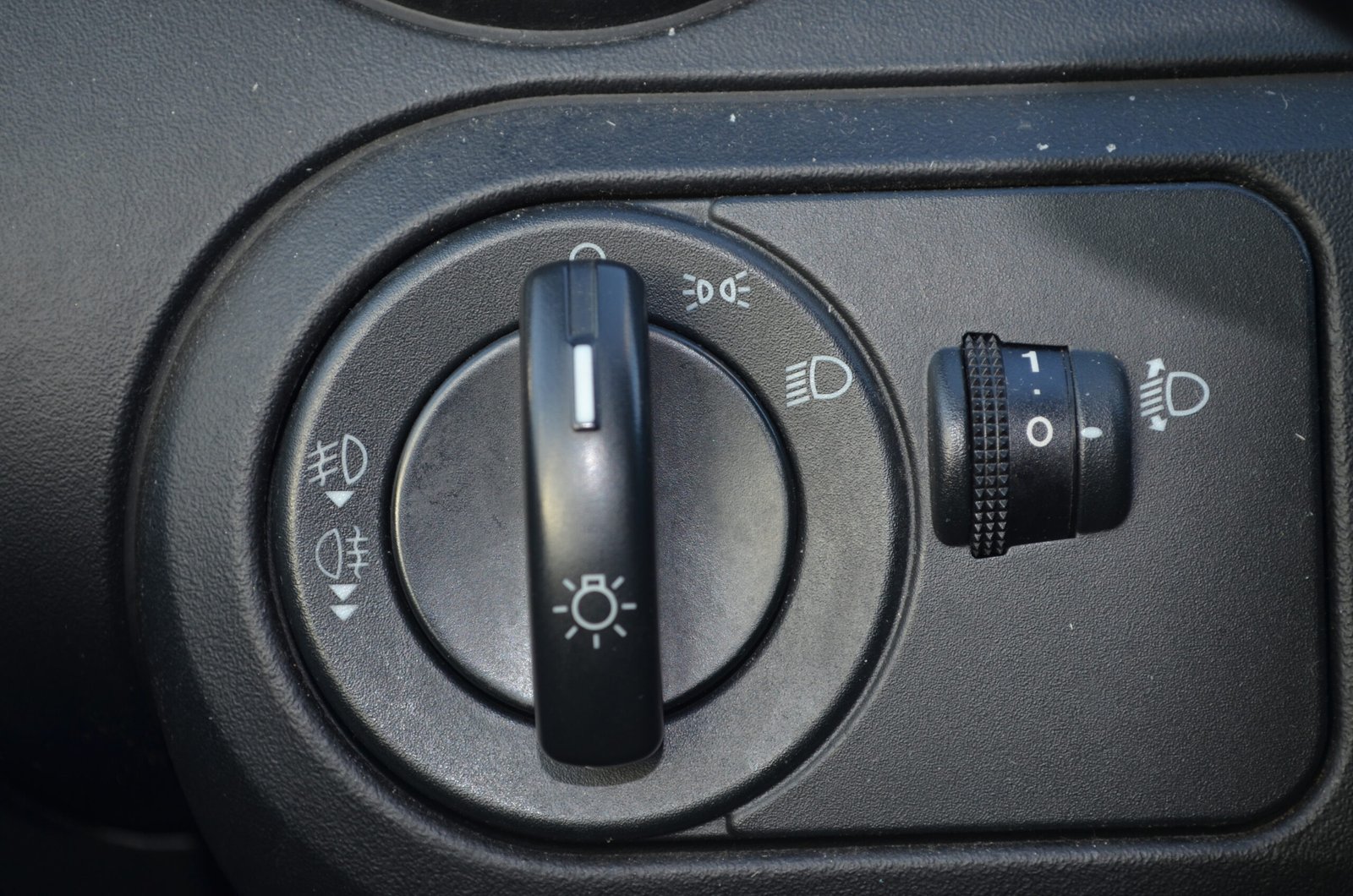 Ford Fiesta IV 2004 1.3 70ch Senso 3P - Automatix Motors - Voiture Occasion - Achat Voiture - Vente Voiture - Reprise Voiture