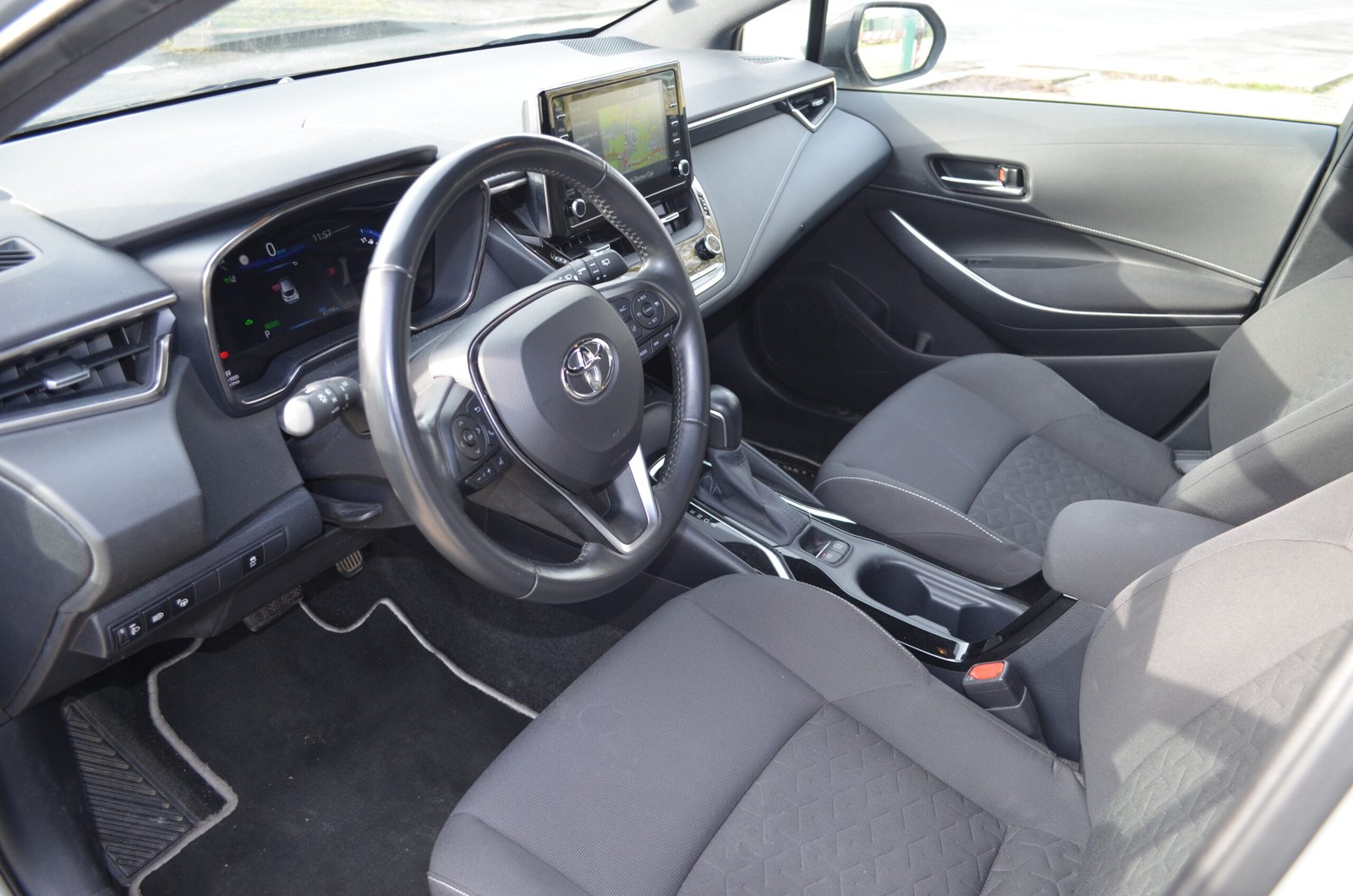 Toyota Corolla 2019 1.8 Hybrid Dynamic - Automatix Motors - Voiture Occasion - Achat Voiture - Vente Voiture - Reprise Voiture