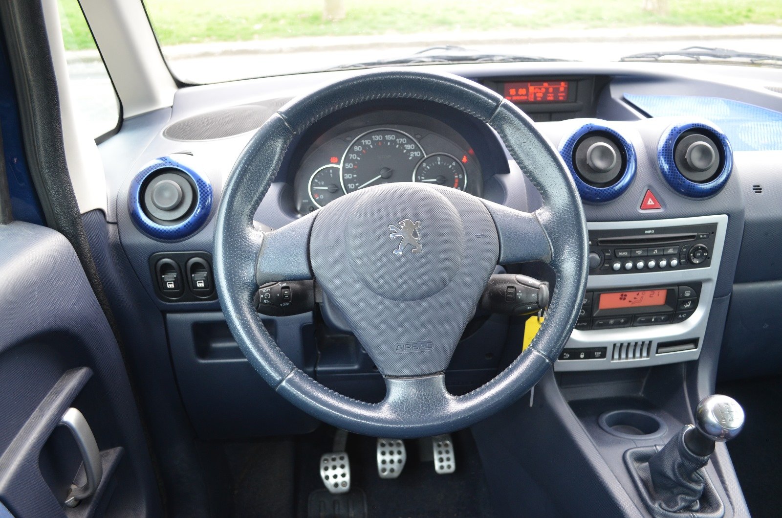 Peugeot 1007 2008 1.6 HDi 110ch Sporty Pack - Automatix Motors - Voiture Occasion - Achat Voiture - Vente Voiture - Reprise Voiture