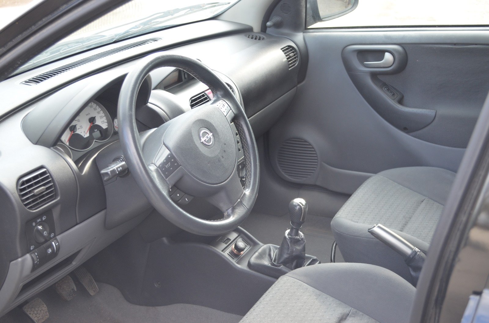 Opel Corsa III 1.2 16v 75ch Elegance 5P - Automatix Motors - Voiture Occasion - Achat Voiture - Vente Voiture - Reprise Voiture