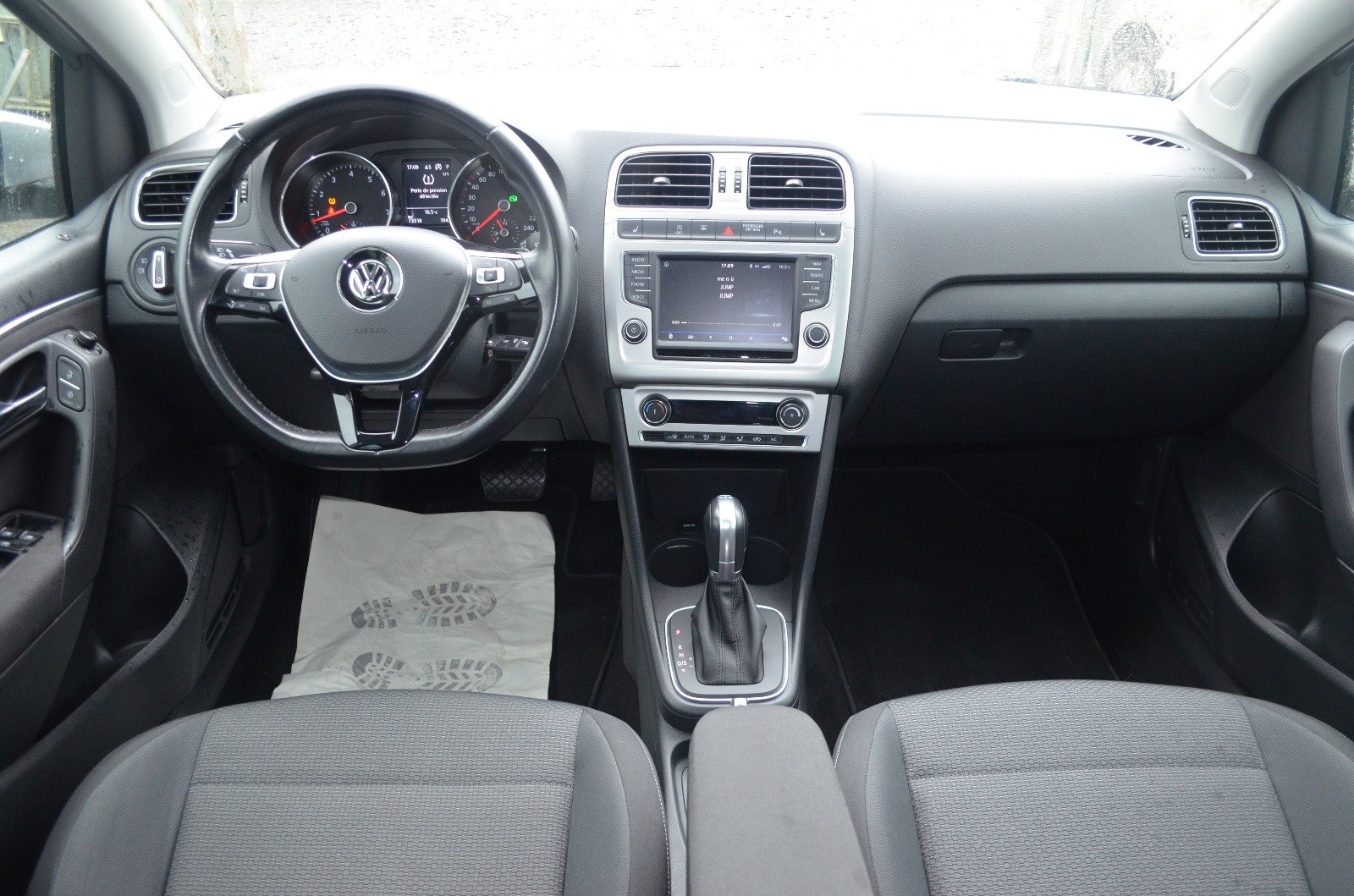 Volkswagen Polo V 2017 1.2 TSI 110ch BlueMotion Technology Carat DSG7 5p - Automatix Motors - Voiture Occasion - Achat Voiture - Vente Voiture - Reprise Voiture