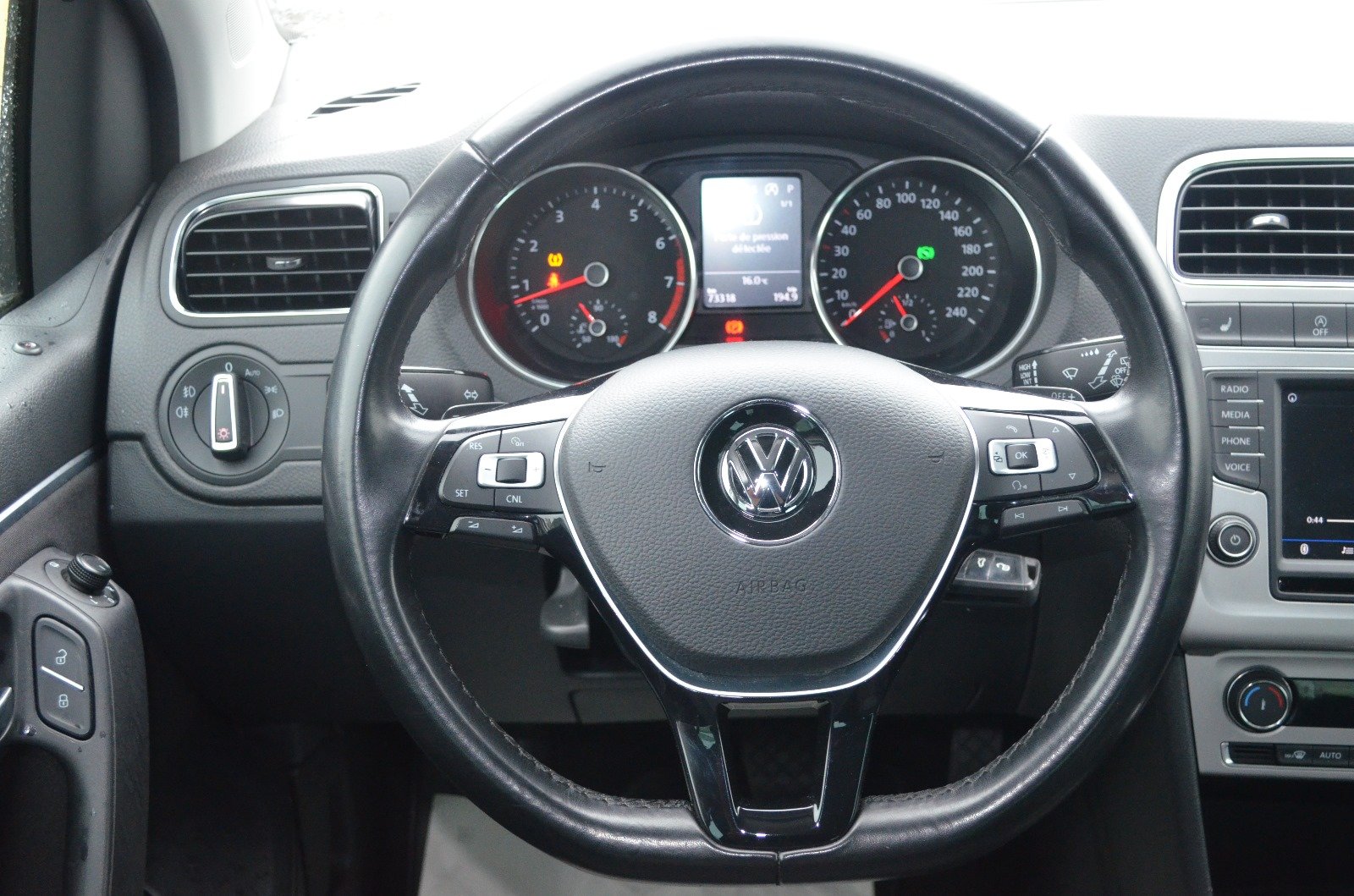 Volkswagen Polo V 2017 1.2 TSI 110ch BlueMotion Technology Carat DSG7 5p - Automatix Motors - Voiture Occasion - Achat Voiture - Vente Voiture - Reprise Voiture