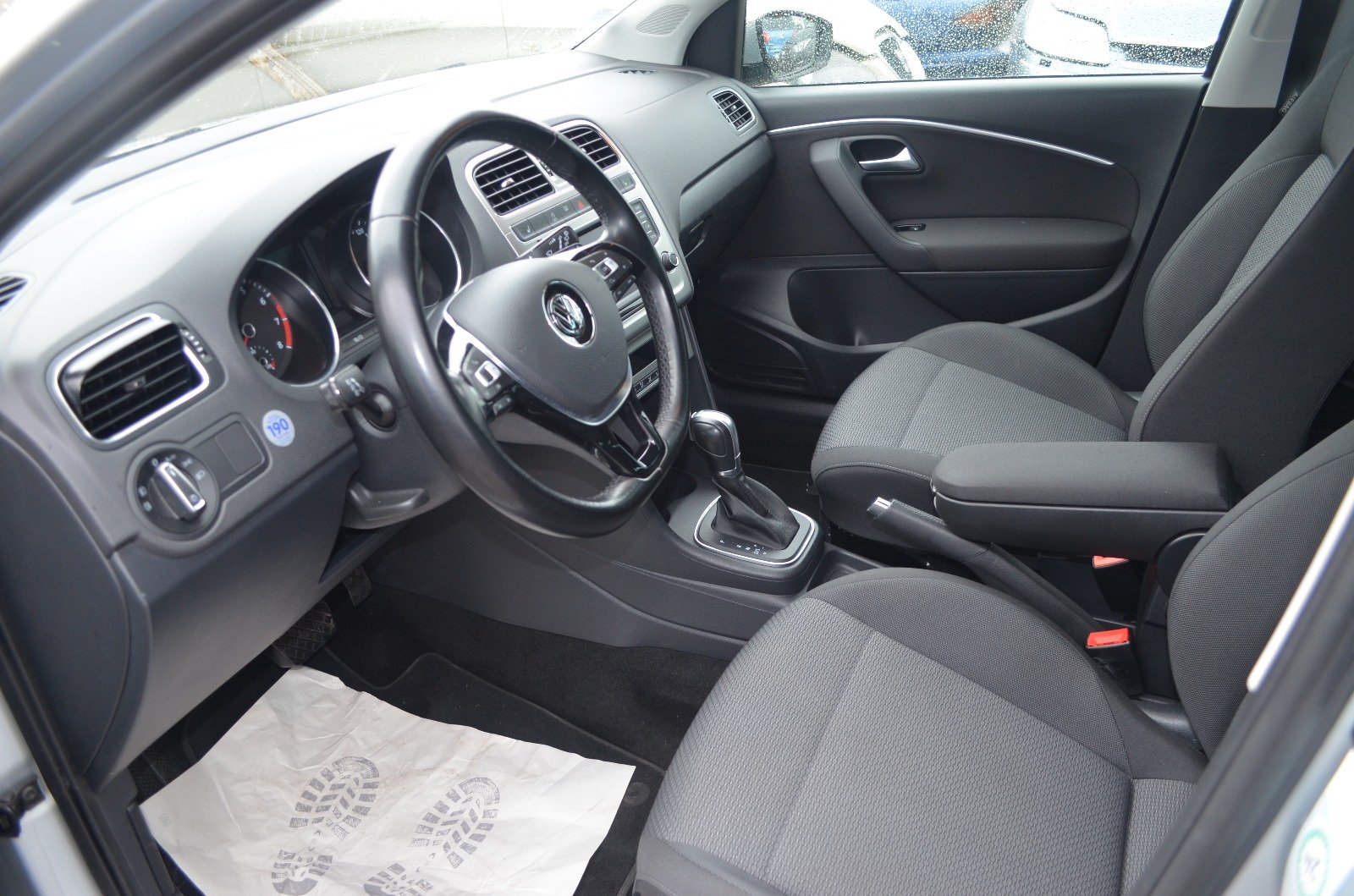 Volkswagen Polo V 2017 1.2 TSI 110ch BlueMotion Technology Carat DSG7 5p - Automatix Motors - Voiture Occasion - Achat Voiture - Vente Voiture - Reprise Voiture