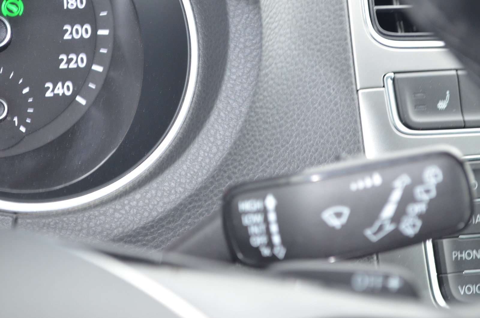 Volkswagen Polo V 2017 1.2 TSI 110ch BlueMotion Technology Carat DSG7 5p - Automatix Motors - Voiture Occasion - Achat Voiture - Vente Voiture - Reprise Voiture