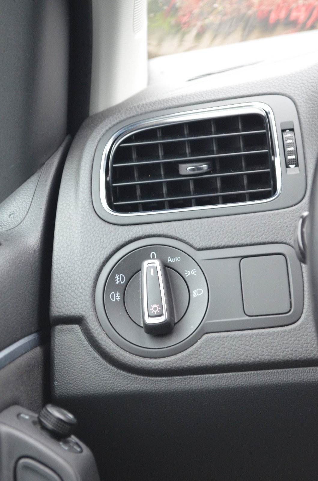 Volkswagen Polo V 2017 1.2 TSI 110ch BlueMotion Technology Carat DSG7 5p - Automatix Motors - Voiture Occasion - Achat Voiture - Vente Voiture - Reprise Voiture