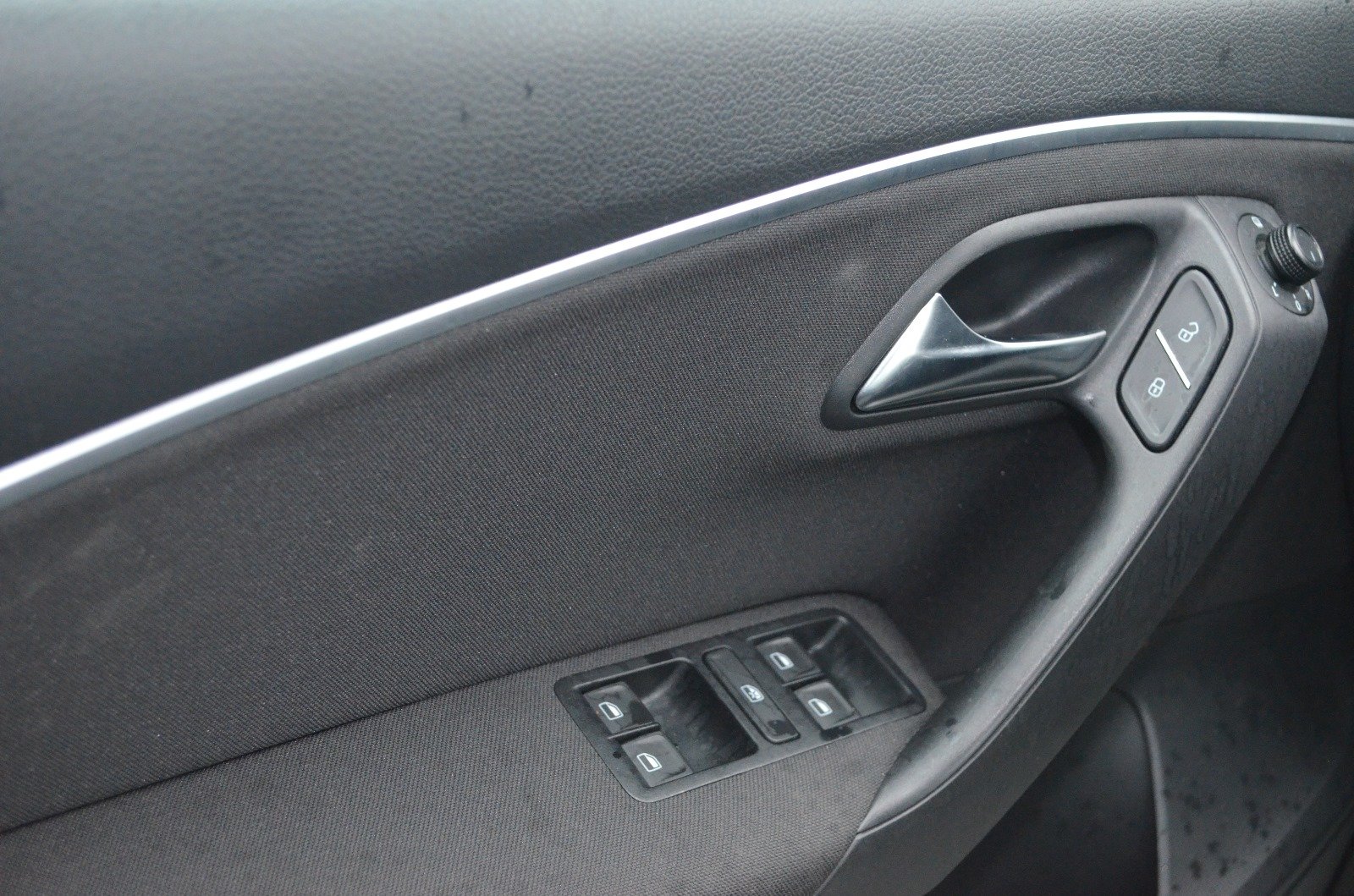 Volkswagen Polo V 2017 1.2 TSI 110ch BlueMotion Technology Carat DSG7 5p - Automatix Motors - Voiture Occasion - Achat Voiture - Vente Voiture - Reprise Voiture