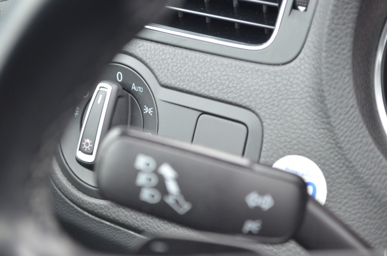 Volkswagen Polo V 2017 1.2 TSI 110ch BlueMotion Technology Carat DSG7 5p - Automatix Motors - Voiture Occasion - Achat Voiture - Vente Voiture - Reprise Voiture