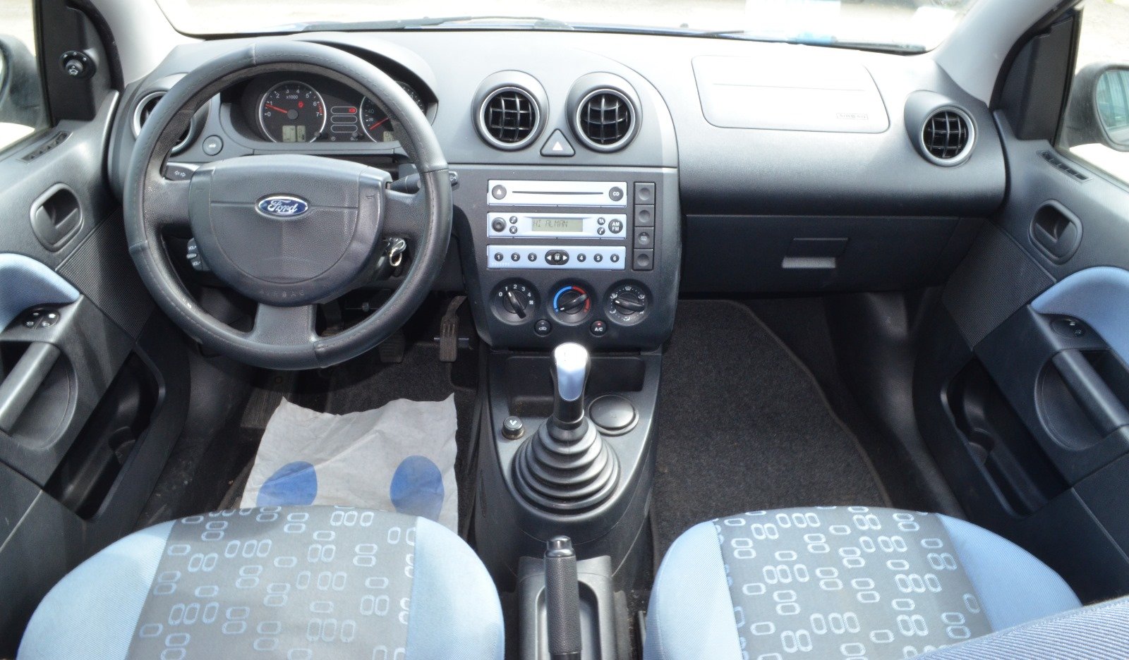 Ford Fiesta 2005 III 1.3 70ch Concept 5P - Automatix Motors - Voiture Occasion - Achat Voiture - Vente Voiture - Reprise Voiture