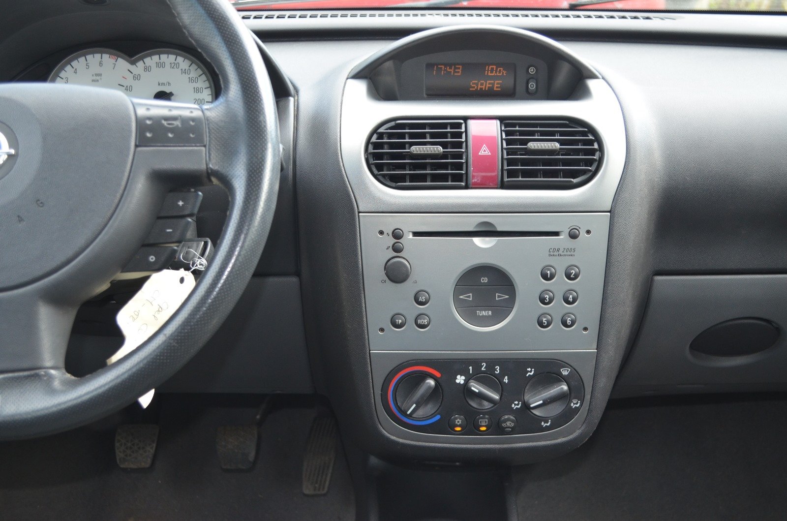 Opel Corsa III 1.2 16v 75ch Elegance 5P - Automatix Motors - Voiture Occasion - Achat Voiture - Vente Voiture - Reprise Voiture