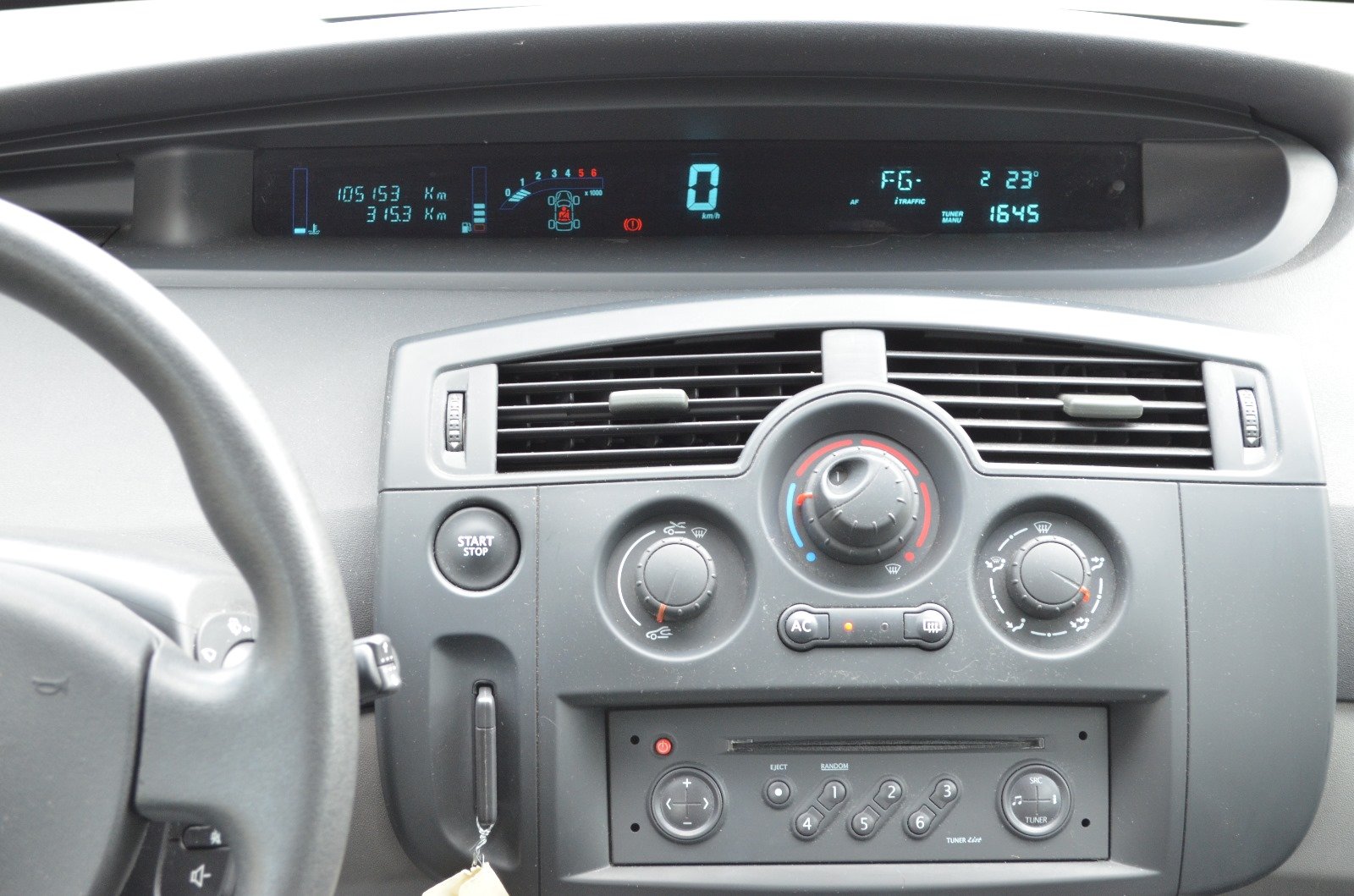 Renault Scenic II 2005 1.5 dCi 80ch Pack Authentique - Automatix Motors - Voiture Occasion - Achat Voiture - Vente Voiture - Reprise Voiture