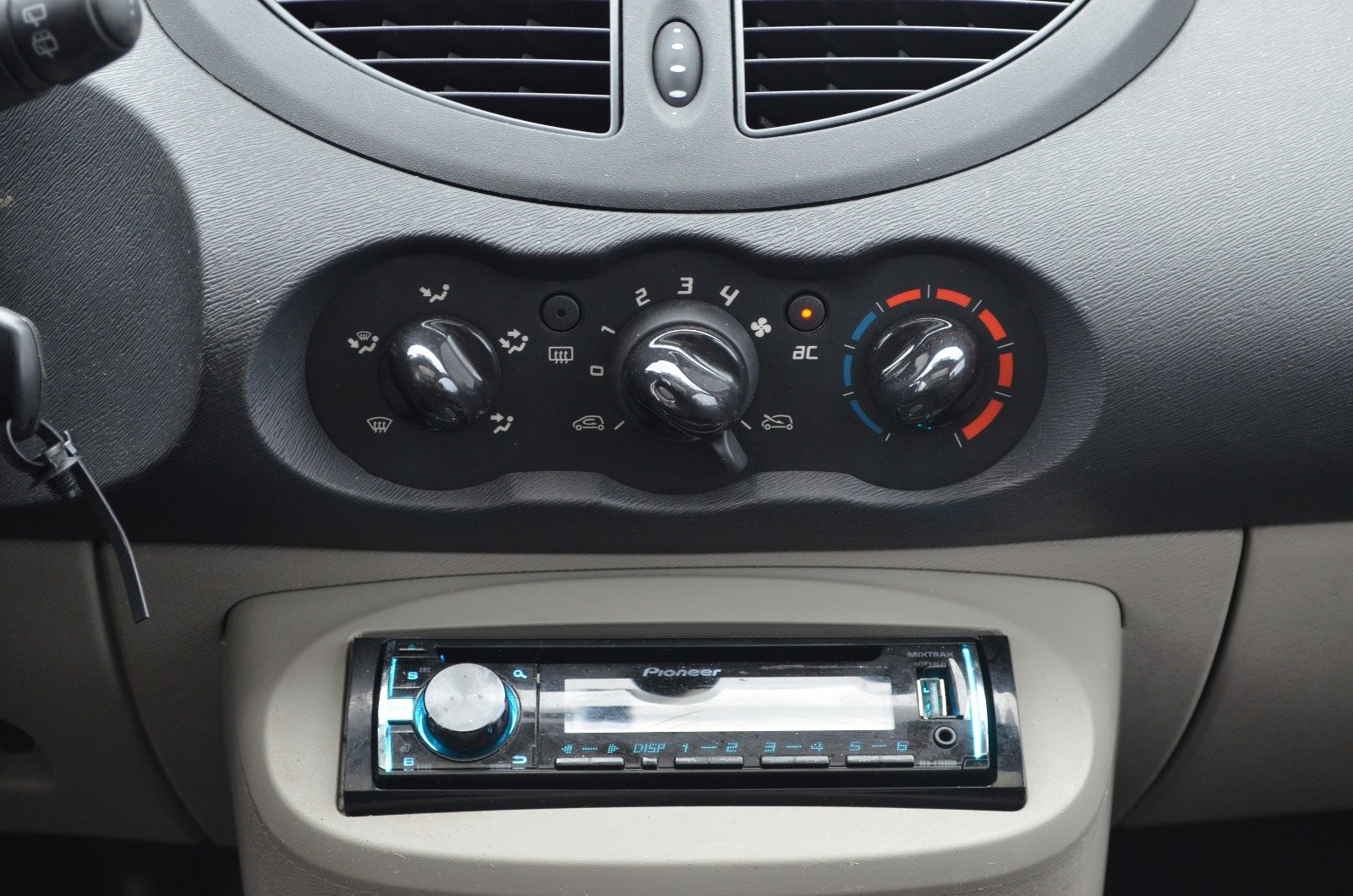 Renault Twingo II 2009 1.2 75ch Night&Day - Automatix Motors - Voiture Occasion - Achat Voiture - Vente Voiture - Reprise Voiture