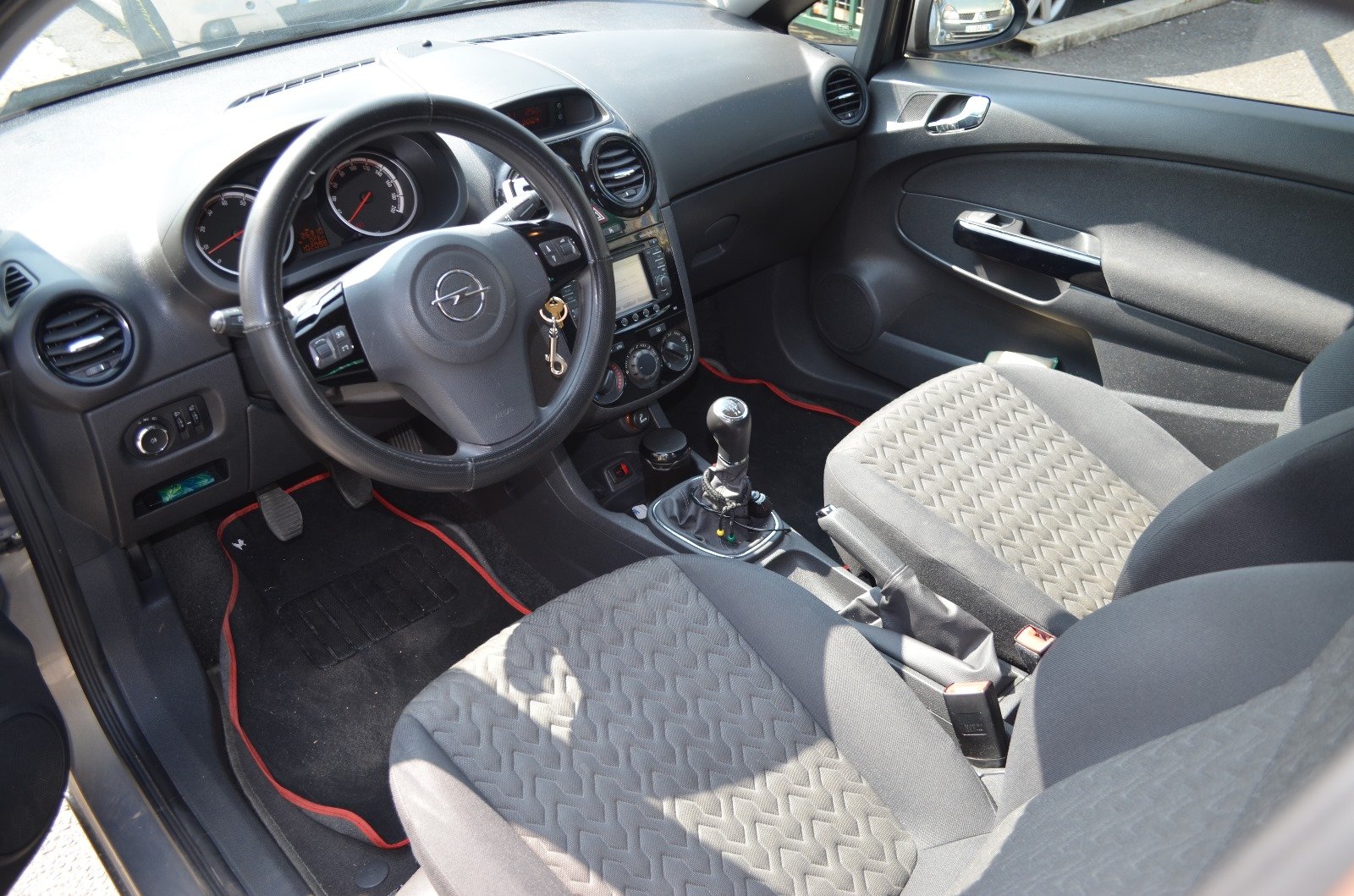 >Opel Corsa IV 2013 1.2 Twinport 85ch Graphite